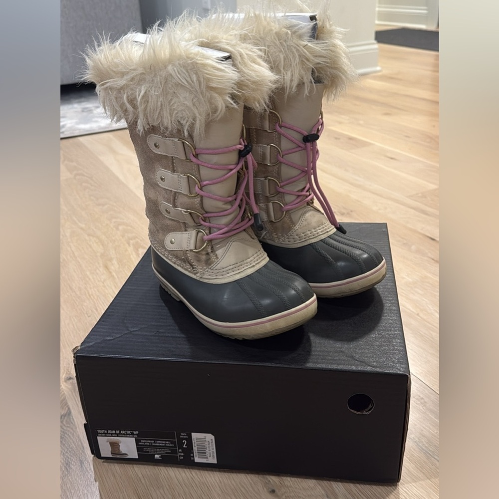 Sorel Youth Joan of Arctic